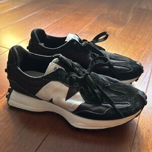 New Balance 327 Black & White EU 38
